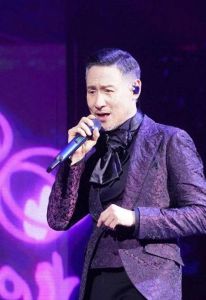 张学友高音惊人_C6以上，E5可达