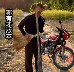 郭有才_从烧烤摊老板到网红，流量挑战与梦想渐行渐远