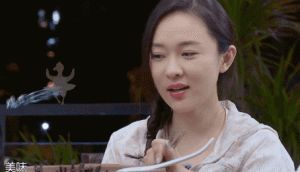 霍思燕贵妇装扮亮相，女儿疑二胎，网友热议家庭动态