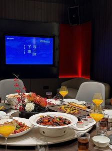 聚餐唱歌与健康风险_如何安全享受美食与音乐？