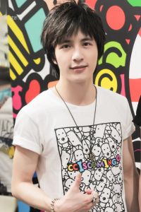 薛之谦出生-音乐人生，星光璀璨的追梦者