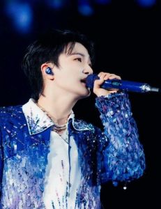 周深是男高音还是男低音_宽广清澈音域的男高音实力派