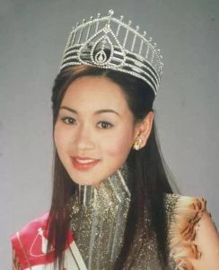 TVB花旦杨思琦，从未婚生女到主播，经历生死转折