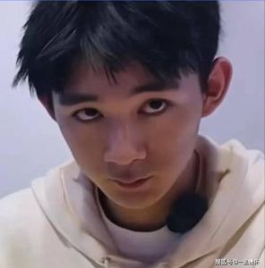 荣梓杉被曝私生活混乱，前女友指控家暴出轨，网友质疑人品演技