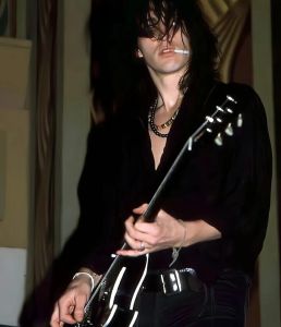 朋克是摇滚吗_朋克与重金属，反叛精神的传承者