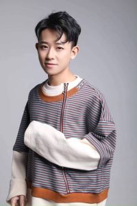 美声男歌手_四川歌手，军旅情缘，美声流行结合，音乐人生路