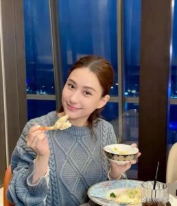 向太爆料何超莲婚变，网友赞吴克群当年不结婚太明智，称其人间清醒