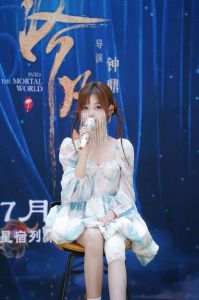 廖昌永评价黄霄云_美声底子棒，流行唱功稍弱，抒情或更合适