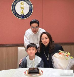 苏永康被拍亲密，老婆冯翠珊力挺，那是11年前的我
