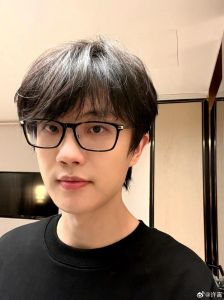 全国艺人对许嵩的评价_许嵩音乐才华获赞誉，多国明星点赞